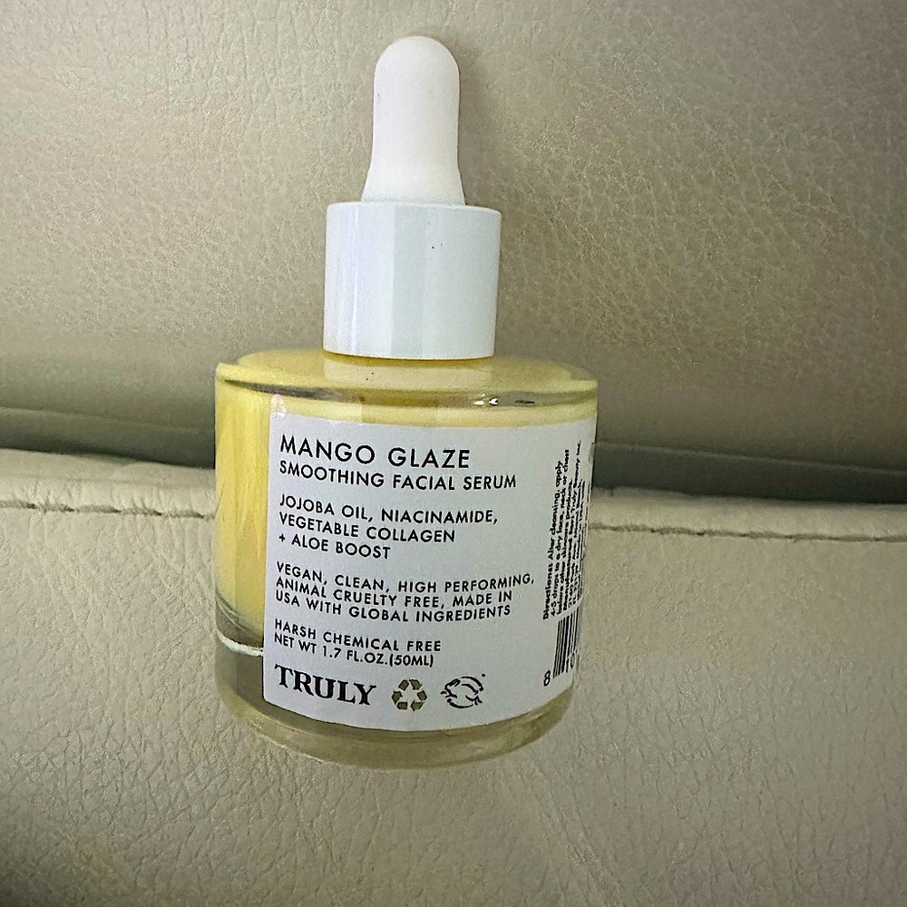 Truly Mango Glaze Smoothing Facial Serum - Yellow